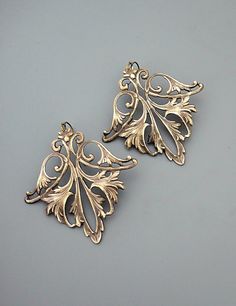 "Vintage Jewelry - Vintage Earrings - Art Nouveau Earrings - Brass Earrings - Statement Earrings - Chloe's Vintage Handmade Jewelry I love these Art Nouveau earrings! A gorgeous graceful natural leaf shape. So stunning. Chloe says, Wear them and feel fabulous!\" They measure 2\" long from the top of the ear wire. Thanks for visiting Chloe's" Art Nouveau Brass, Vintage French Jewelry, Art Nouveau Jewelry Vintage, Nouveau Earrings, Art Nouveau Fashion, Art Nouveau Earrings, Wire Jewelry Earrings, Art Deco Jewelry Vintage, Bijoux Art Nouveau