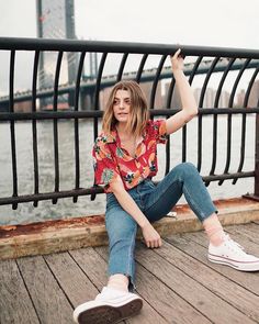 Hawiian Outfit, Tropical Shirt Outfit, Tomboy Summer, Boyish Outfit, Hawaiian Outfit Women, Hawaiian Shirt Outfit, Moda Grunge, Vintage Summer Outfits