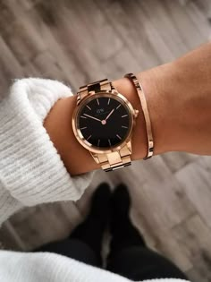 Gold Watch Outfit, Daniel Wellington Watch Women, Dw Watch, Daniel Wellington Women, Classy Watch, Daniel Wellington Watch, Fancy Watches, Gold Watches Women