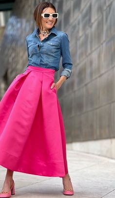 Skirt Inspiration, Muslimah Fashion Outfits, Pink Skirt, Elegant Shirt, Bilbao, Sheer Dress, Colorful Fashion, Skirt Outfits, Simple Outfits