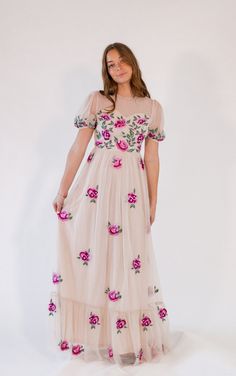 + neutral tan with colorful hand-finished floral embroidery+ subtle tulle puff sleeves+ maxi length with sweetheart neckline * Runs small, size up, if in between Feminine Fitted Embroidered Maxi Dress, Feminine Embroidered Fitted Maxi Dress, Spring Floral Embroidered Maxi Dress For Prom, Spring Prom Maxi Dress With Floral Embroidery, Spring Maxi Dress With Fitted Tulle Bodice, Fitted Floral Maxi Dress For Garden Party, Cream Maxi Dress With Floral Embroidery, Spring Beige Maxi Dress With Floral Embroidery, Spring Embroidered Maxi Dress For Prom