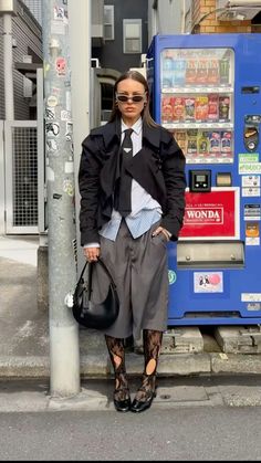 Japanese Outfits Street Style, Unusual Clothes, Fashion Trend Forecast, All Black Looks, Future Outfit, Japanese Outfits, Trend Forecasting, Fashion Photoshoot