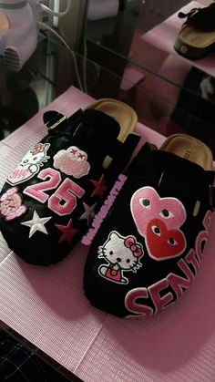 Pretty Sneakers, Trendy Shoes Sneakers, Creative Shoes, Jordan Shoes Girls, Pretty Shoes Sneakers, Cinderella Shoes, Shoe Wishlist, Classy Shoes, Shoes Sneakers Nike