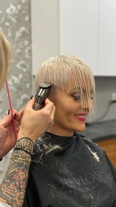 Lenka Roz Schanova | The precision and attention to detail 💖. Ta preciznost a smysl pro detail je u @hannep.mylife 🔝. #pixie #pixievideo #pixiecut #pixiehair... | Instagram Pixie Hair, July 4, Short Hair, Hair Styles, Hair