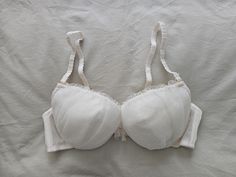 A NWT old stock Vintage Bra from Japan, in size 12B/Aus, 34B/UK and 34B/US, (D75 Japan) (see sizing chart in pictures) in a white chiffon, net and lace finish. Underwired with elasticised, adjustable and removable straps and double clasp with removable padded cups. Has matching net bow between cups. Colour - White Vintage Bra, Bra Items, White Chiffon, Bra Lingerie, Sizing Chart, Beauty Book, Art Collection, Bathing Beauties, Chiffon