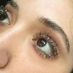 Glitter Eyebrows, Make Up Inspiration, Trendy Makeup, Kesha, Festival Makeup, Glitter Makeup, Her Eyes, Gel Eyeliner