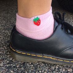 Body Aesthetic, Shoes And Socks, Pink Grunge, Cute Socks, Cool Socks, Mode Inspiration