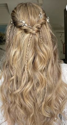 Hairstyle For Square Face, Hairstyles Long Straight Hair, Prom Friends, Friends Party Ideas, Down Prom Hair, Style For Long Hair, Half Up Half Down Prom, Prom Hair Styles, Brides Made