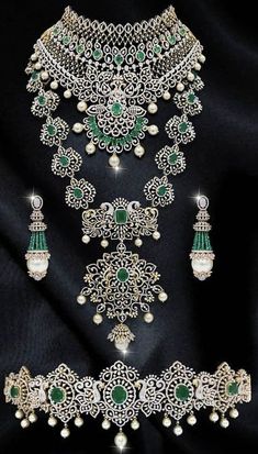 Lakshmi Jewellery, Indian Brides Jewelry, Brides Jewelry, Jewel Drawing, Beautiful Jewelry Diamonds, Gold Necklace Wedding, Bridal Necklace Designs, Neck Pieces Jewelry, Waist Jewelry