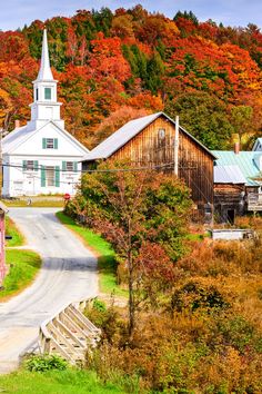 The Ultimate Guide to Vermont in Fall! Vermont Itinerary, Fall Itinerary, Vermont In Fall, Fall Foliage Vermont, Vermont In The Fall, Fall In Vermont, Vermont Fall Foliage, Rutland Vermont, Vermont Travel