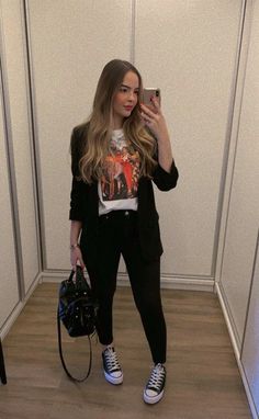 Winter Outfits Rocker Chic, Business Casual Converse, Business Casual Outfits Black Jeans, Converse Business Casual Outfits, Long Sleeve Outfit Ideas, Sleeve Outfit Ideas, Converse Outfit Ideas, Platform Converse Outfit, Looks Com All Star