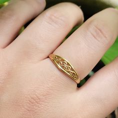 Vintage Solid 9ct 9k Yellow Gold Ornate Filigree Scroll Swirl Ring, Size 7.75. Classic, Simple, Beautiful. . . . __________ Handmade Gift Present Jewelry Jewellery Classic Small Neutral Tone Small Tiny Natural Earthy Artisan Wedding Tone Dainty Swirly Curl Curly Boho Bohemian G38 Swirl Ring, Ring Size 7, Women Accessories Jewelry, Womens Jewelry Rings, Boho Bohemian, Wedding Rings Engagement, Swirl, Women's Accessories, Wedding Bands