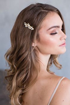 Cute Wedding Hairstyles, Bride Hair Clips, Blonde Bride, Special Occasion Hairstyles, Wedding Guest Hairstyles, Pearl Hair Clip, Pearl Hair, Wedding Hair And Makeup, Wedding Beauty