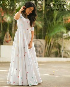 Traditional Dress Poses, Long Dress Poses, Poses Simple, Gown Style Dress, Traditional Wardrobe, White Kurti, Modal Dress