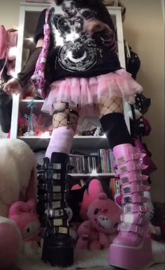 Alternative Fashion Spring, Dark Pink Grunge, Goth Kawaii Outfits, Kawaii Grunge Outfits, Pink Goth Aesthetic Outfits, Pink Grunge Aesthetic Outfits, Kuromi Inspired Outfit, Kawaii Grunge Aesthetic, Pink Grunge Outfit