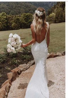 Simple Wedding Dresses Open Back, Hot Wedding Dress Open Backs, Open Back Slim Wedding Dress, Minimal Wedding Dress Open Back, Boho Wedding Dress Tight, Beach Wedding Dress Low Back, Slim Wedding Dress Open Backs, Open Back Rustic Wedding Dress, Low Back Beach Wedding Dress