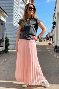 Amazingly comfy elasticated waist pleated maxi skirt Great swish factor! Fully lined Gold waistband Size One Size (8-16) Elasticated waistband: 28-42" approx. Length 90cm approx. Composition 100% Polyester Care Wash at 30 degrees | Cool iron | Do not tumble dry | Can dry clean Please note colours may vary from screen to screen. Pleated Maxi Skirt, Pleated Maxi, Wide Waistband, Maxi Skirt, Dry Clean, Composition, Screen, Skirt, Pink