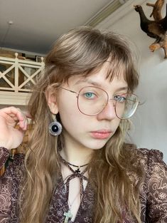 #boho #aesthetic #hippie #instagram #earrings Cottagecore Glasses Frames, Boho Glasses Eyeglasses, Funky Glasses Aesthetic, Mamma Mia Art, Sybill Trelawney, Boho Glasses, Marauders Era Characters, Hippie Glasses, Moaning Myrtle