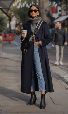 Mantel Outfit, Winter Fashion Outfits Casual, Winter Capsule Wardrobe, Winter Outfit Inspiration, Winter Mode, Looks Street Style, Coat Outfits