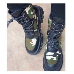 Army Print Combat Boots Shearling Boots Woman, Steve Madden Combat Boots, Camo Boots, Army Print, Floral Boots, Stuart Weitzman Boots, Snow Trip, Patent Leather Boots, Black Combat Boots