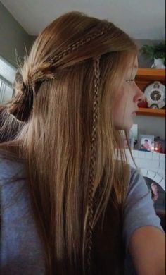 Winter Jam Concert Outfits, Long Hair With Small Braids, Southern Hairstyles Country, Mini Braids In Hair, Easy Hairstyles Pictures, Medium Braid Hairstyles, Hairstyles With Small Braids, Hair Styles That Cover Ears, Hairstyles Without Braids