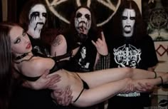 Liz Vicious, Corpse Paint, Ghost Girl, Snk Cosplay, Riot Grrrl, Discord Pfps, Mötley Crüe, Grunge Photography, Mall Goth