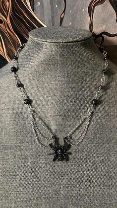 Spider themed necklace with glass beads, a little chain, and of course a spider charm. Spooky and cute vibes. Charlotte's Web, Beaded Necklaces, How To Make Beads, Chain Styles, Favorite Jewelry, Glass Beads, Beaded Necklace, Jewelry Necklaces, Accessory Gift