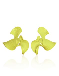 Designed to resemble iris flowers, these LADA LEGINA's 3D Printed earrings will easily add detail to any ensemble. The self-closing ear studs are suitable for pierced ears and are similar to the clip-on earring stylesMaterial: 3D Printed in Nylon3D Printed in the USA 3d Printed Earrings Design, 3d Printed Flowers, 3d Printed Accessories, 3d Printing Earrings, 3d Printing Jewelry, 3d Printed Earrings, Printed Earrings, 3d Jewelry, 3d Printed Jewelry