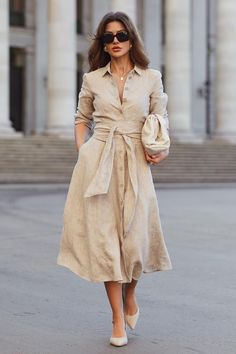 Linen Dress Outfit, Beige Shirt Dress, Linen Style Fashion, Preppy Mode, Cool Looks, Madeleine Fashion, Shirt Dress Outfit, Indian Bride Outfits