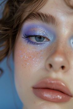 80s Purple Eyeshadow, Blue Natural Makeup Looks, Light Colorful Makeup, Blue 80s Makeup, Blue Angel Makeup, Light Blue Inner Corner Eyeshadow, Simple Color Makeup, Ocean Eyes Makeup, Everyday Colorful Makeup