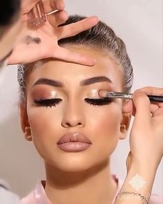 Teknik Makeup, Bridal Makeup Tutorial, Huda Kattan, Video Makeup, Bridal Eye Makeup, Make Up Videos