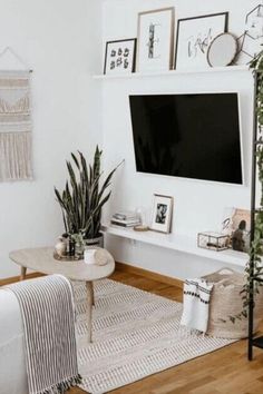 small living room ideas - small apartment decorating Ruang Tv, Pretty Living Room, Minimalist Dekor, Small Apartment Living Room, Simple Living Room, Interior Modern, Minimalism Interior, Minimalist Home Decor, Living Room Decor Apartment