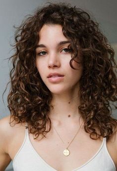 Long Curly Hair With Fringe, Curly Hair With Fringe, Hair With Fringe, Curly Hair Fringe, Woman With Curly Hair, Layered Curly Hair, Curly Hair Photos, Haircuts For Curly Hair