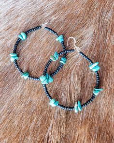 A gorgeous matte black and faux turquoise chips to make a fun hoop! Handmade to order every time by our owner, Brandi. Handmade Western Jewelry Ideas, Western Hoop Earrings, Western Jewellery, Beaded Chandelier Earrings