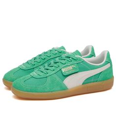 Straight from the archives, the Puma Palermo Vintage sneaker first debuted in the ‘80s and now it's back and better than ever. Its sleek T-toe construction features textile uppers with suede overlays, exposed stitching details and a classic gum sole. Complete with gold signature branding, this iconic pair will be the perfect addition to your rotation. Upper: 71% Leather, 29% Textile, Suede Overlays, Rubber Outsole, T-Toe Construction, Lace Closure, Foil-Printed Branding, Puma. Puma Women's Paler Puma Palermo, Puma Outfit, Vintage Sneakers, Sneakers Puma, Puma Sneakers, Puma Women, Lace Closure, Vintage Shoes, Vintage Brown