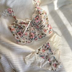 Gently Worn Victoria’s Secret Corset Size 36c (Flan Fit A 34d) Size Small For Panties (Never Worn) Flower Corset, Flan, Women's Intimates, Victoria’s Secret, Victoria's Secret, Color White, Lingerie, Bra, Women Shopping