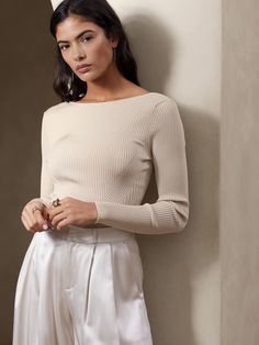 Ines Scoop-Back Sweater | Banana Republic Elegant Airport Outfit, Kibbe Essence, Ginger Fashion, Soft Summer Wardrobe, Look 2023, Dressy Jeans, Ivy League Style, Oyster Pearl, Infinite Possibilities