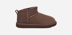 The Classic Ultra Mini features a low shaft height, adding easy on-off and enhanced versatility. Pre-treated to keep it looking better for longer, this Classic features everything kids love about the original: signature sheepskin lining, an ultra-soft UGG®plush insole, and a flexible, ultra-lightweight sole made for all-day play. Pair with our matching adult-sized boot for cute mini-me photo ops.The outsole of this product is either a sugarcane EVA outsole, which is a responsible compound using Ugg Mini Boot, Ultra Mini Ugg, Wishlist Clothes, Ugg Mini Boots, Shoes Wishlist, Ugg Ultra Mini, Ugg Classic Ultra Mini, Ugg Mini, 2024 Christmas