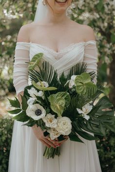 #bouquet #tropical #tropicalbouquet #anthurium #ranunculus #tulip #bridalbouquet #tropicalbridal #bostonflorist #floraldesigner Green Anthurium Arrangement, Monstera Wedding Bouquet, White Anthurium Bouquet, Monstera Bouquet, Bridal Bouquet Ranunculus, Anthurium Arrangement, Green Anthurium, White Anthurium, Anthurium Bouquet