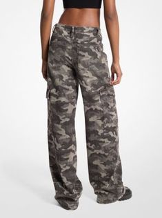 These denim jeans boast so many military-inspired details—from the camouflage print to the large cargo pockets. They’re made from cotton in a comfortable wide-leg silhouette that will team well with sneakers or boots. To finish the look, style them with a cropped tee and bomber jacket. Grey Camo Pants, Cargo Pants Camo, Pinterest Wardrobe, Wishlist Ideas, Denim Cargo Pants, Camouflage Pants, Des Baskets, Grey Camo, Pants Denim