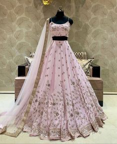 Cotton Lengha, Emrodery Work, Baju Kahwin, Lehenga Bridesmaid, Chic Prom Dresses, Lehenga Bridal, Indian Bridesmaid Dresses, Designer Bridal Lehenga Choli, Simple Lehenga