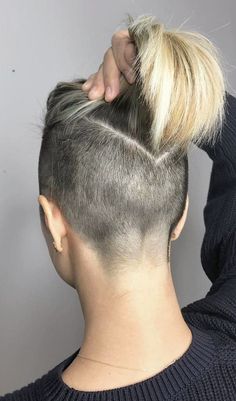 360 Undercut Women Short Hair, 360 Undercut Women Long Hair, High Undercut Women, Pointed Undercut, Undercut Ponytail Women, Undercut Blonde Hair, Undershave Hairstyles, Side Undercut, Side Cut Hairstyles