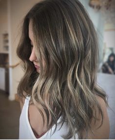 Fat Face Haircuts, Cool Brown Hair, Lady Lovely Locks, Ash Hair, Ash Hair Color, Hair Things, Mixed Hair, Brown Hair Balayage, Lion Mane