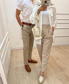 Couple Outfits Matching, Errands Outfit, Couple Fashion, Preggo Fashion, Colour Combinations Fashion, Matching Outfit, Trendy Outfits For Teens, Matching Couple Outfits, Headshots Professional