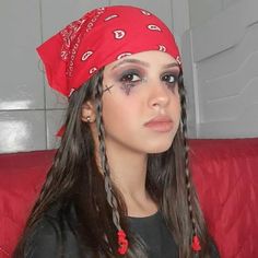 Kids Pirate Makeup, Pirate Face Paint Women, Girl Pirate Makeup, Simple Pirate Makeup, Pirate Hair Women, Pirate Makeup Women Easy, Pirate Makeup Women, Pirate Hairstyles For Women, Pirate Face Paint