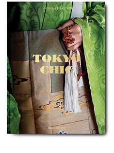 the cover of tokyo chic magazine with a woman's hand holding a bag