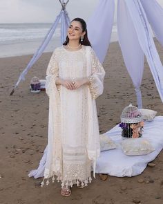 Glam Wedding Dress, Hania Amir, Simple Kurti Designs, Pakistani Fancy Dresses, Pakistani Fashion Party Wear, Lace Ball Gowns, Luxe Wedding, Simple Pakistani Dresses, Pakistani Dress Design