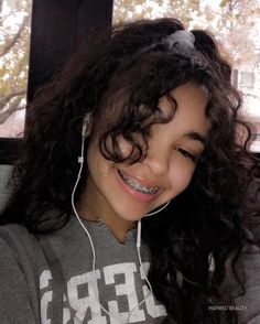 Cute Braces Colors, Braces Girls, Cute Braces, Brace Face, Braces Colors, Hair To One Side, Pelo Afro, Curly Girl Hairstyles