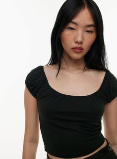 Aritzia Top, Everyday Stretches, Trip Outfits, Travel Outfit Summer, Best Top, Best Black, Puff Sleeve Top, Crop Tshirt, Nice Tops