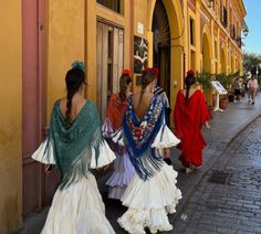 Outfits For Spain, Spanish Clothing, Traditional Mexican Dress, Spain Culture, Spanish Dress, Flamenco Dress, Mexican Fashion, Mexican Dresses, Mexican Culture